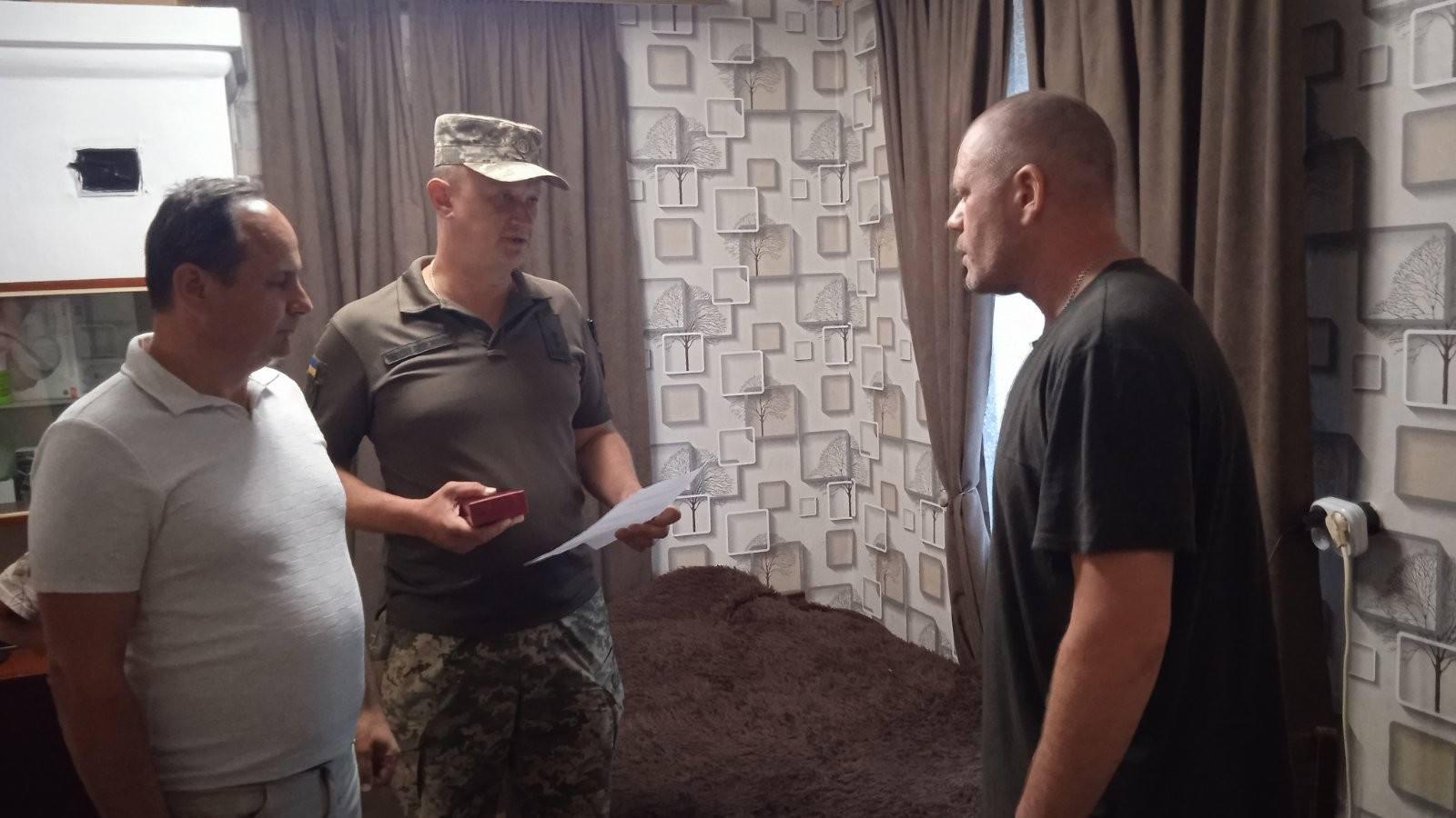 Родинам загиблих на війні захисників з Кіровоградщини передали нагороди