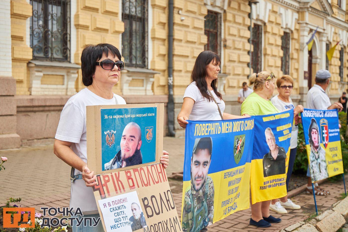 Кропивничани не залишаються осторонь — у місті пройшла щотижнева акція на підтримку полонених і зниклих безвісти.