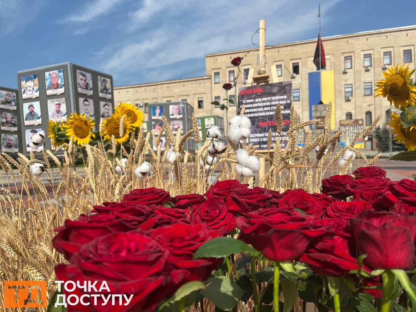  У Кропивницькому встановили інсталяцію пам’яті загиблих у полоні українців