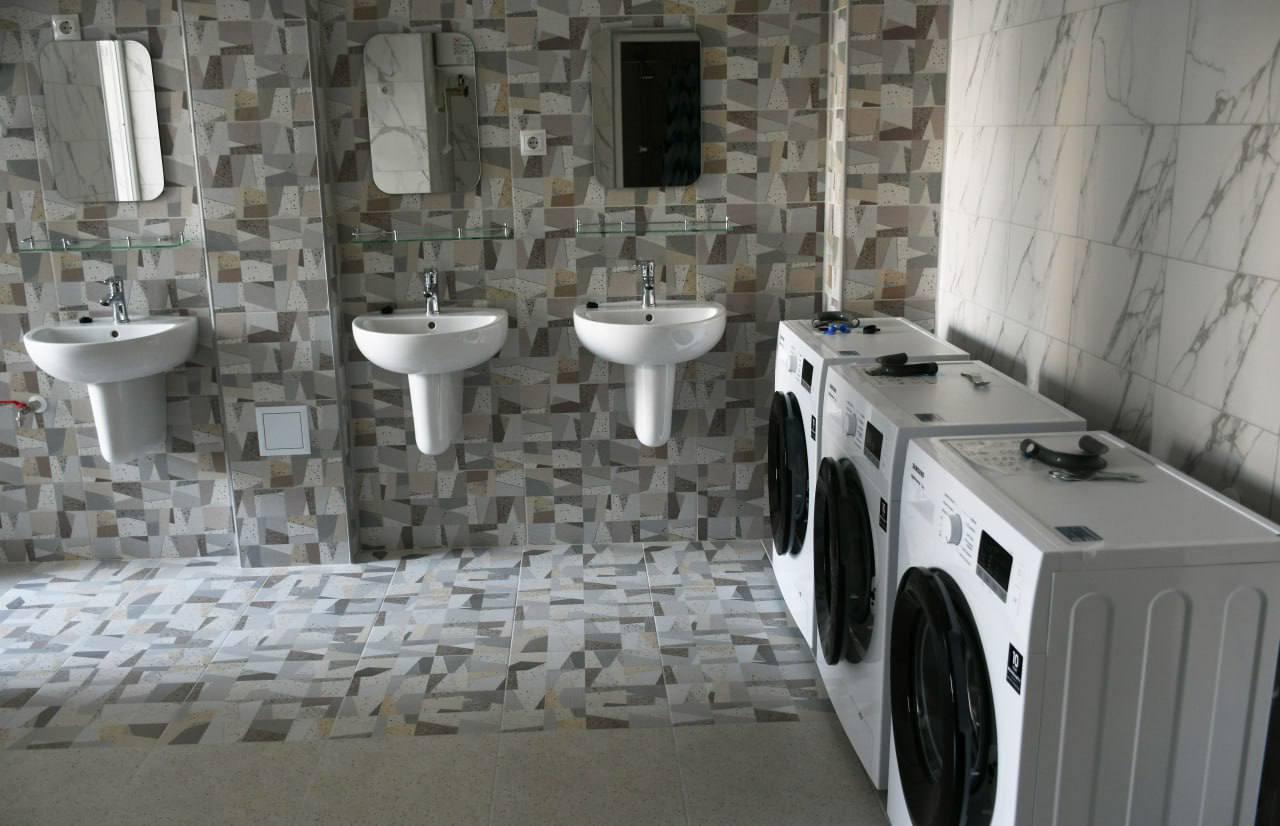 У Кропивницькому відкрили гуртожиток для медиків у будівлі колишньої амбулаторії. Тут зможуть жити до 40 лікарів, зокрема ВПО та молоді спеціалісти.