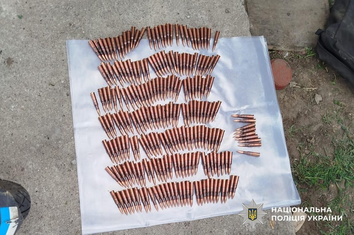 Автомат та понад 200 набоїв знайшли у жителя на Кіровоградщині
