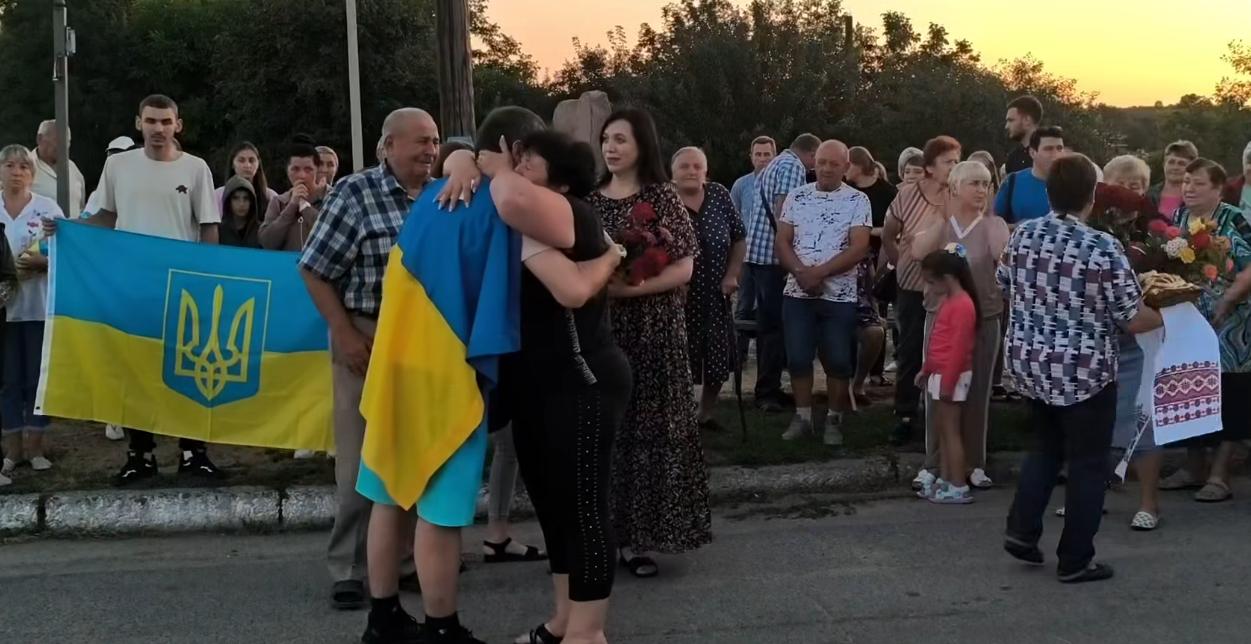 Зустріли звільненого з полону Володимира Протасова