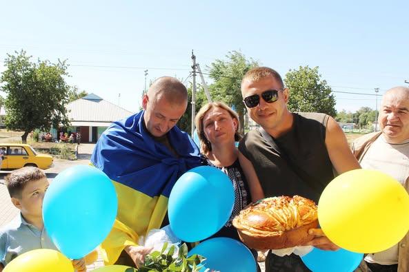 Зустріли звільненого з полону Петра Смолярчука