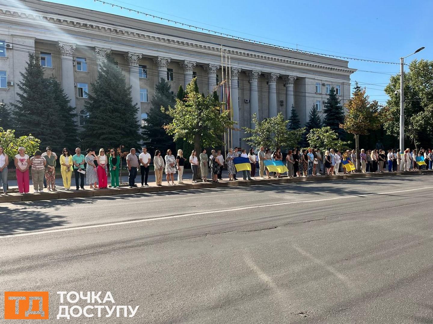 Кропивницький попрощався з військовим Сергієм Скороходом: в центрі міста зупинився траурний кортеж