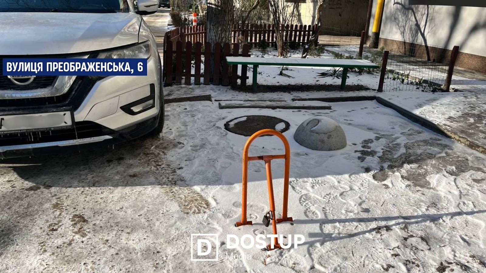 “Забронювати” паркомісце: як у дворах Кропивницького встановлюють незаконні обмежувачі