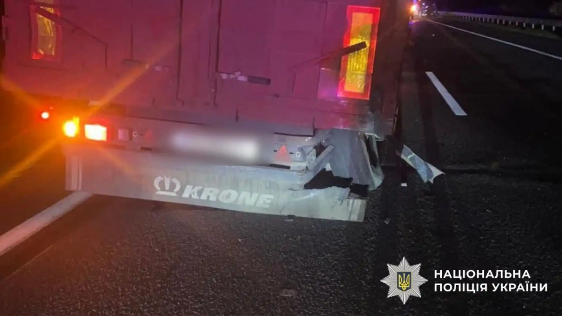 Легковик зіткнувся з вантажівкою на трасі: сталася смертельна аварія на Кіровоградщині