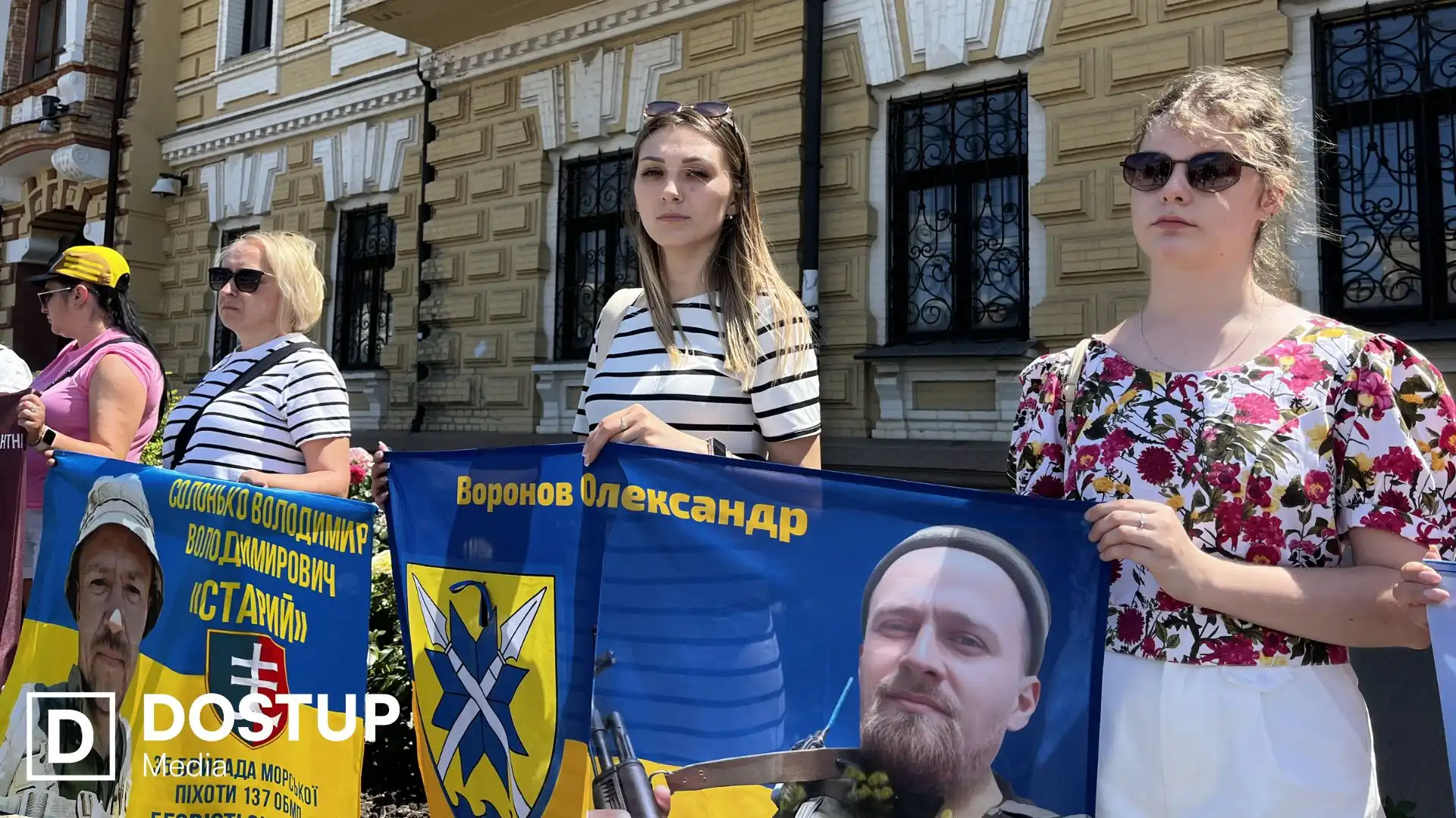 “Чекаємо і віримо в повернення”: у Кропивницькому рідні полонених і зниклих безвісти військових вийшли на акцію