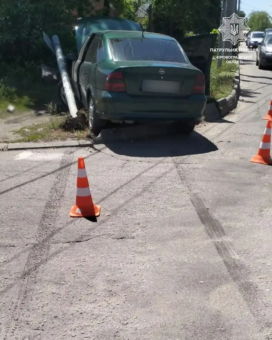 Збив світлофор водій у Кропивницькому
