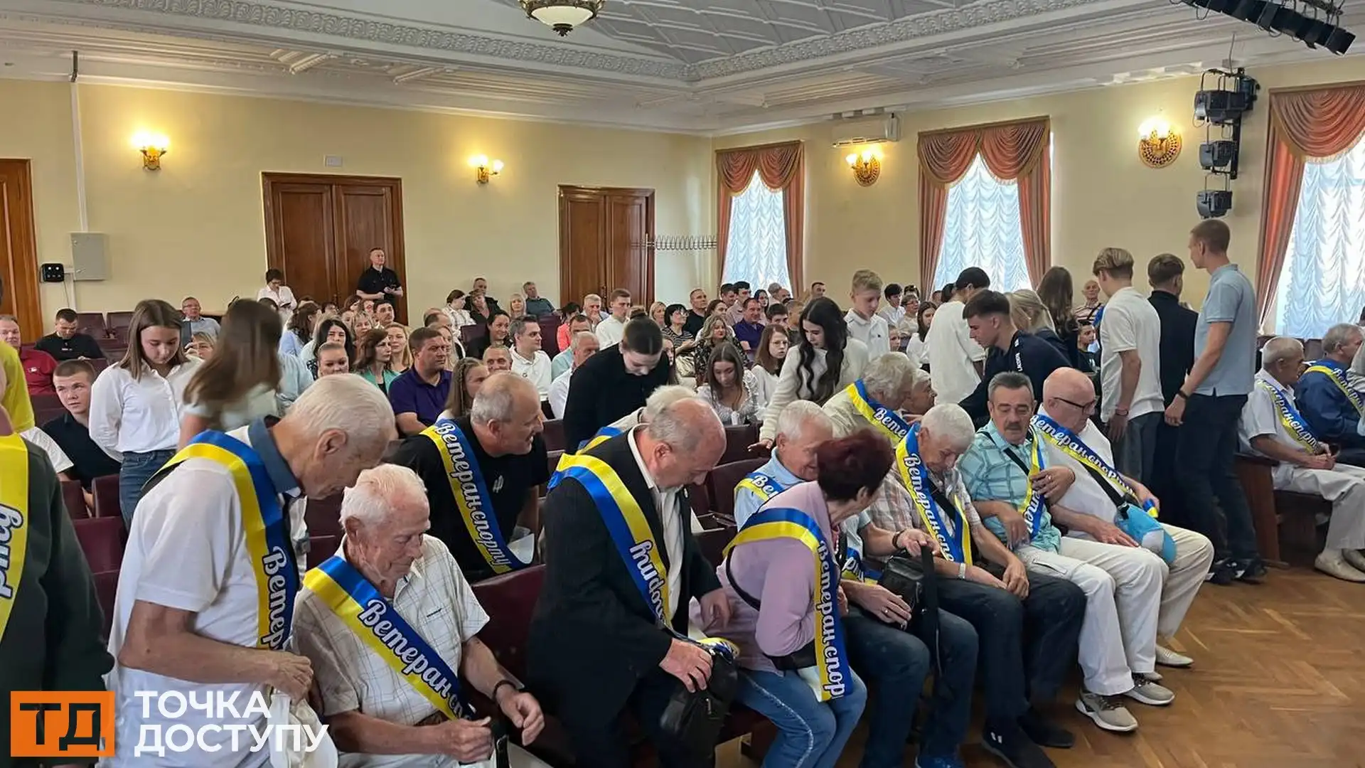 Вперше спортсменам до 18 років у Кропивницькому вручили гроші сертифікати