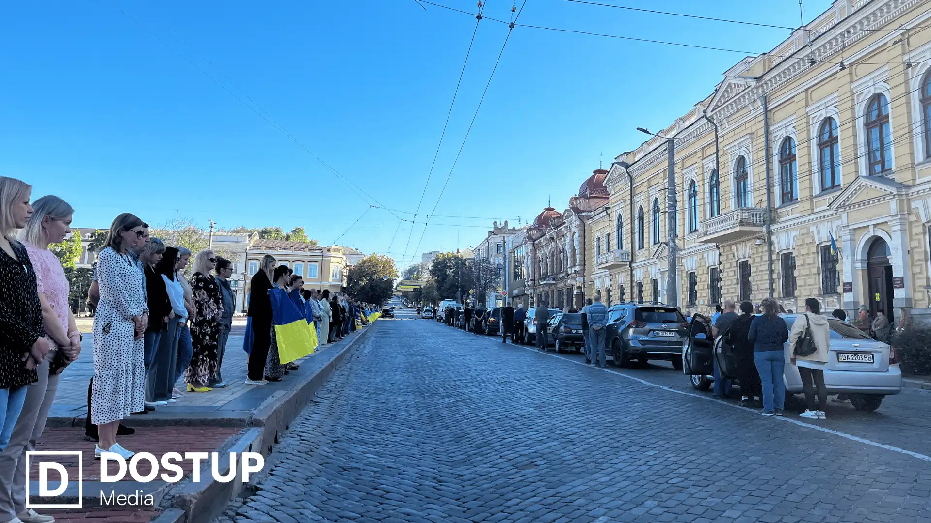 Попрощалися з трьома захисниками у Кропивницькому: містом проїхав траурний кортеж