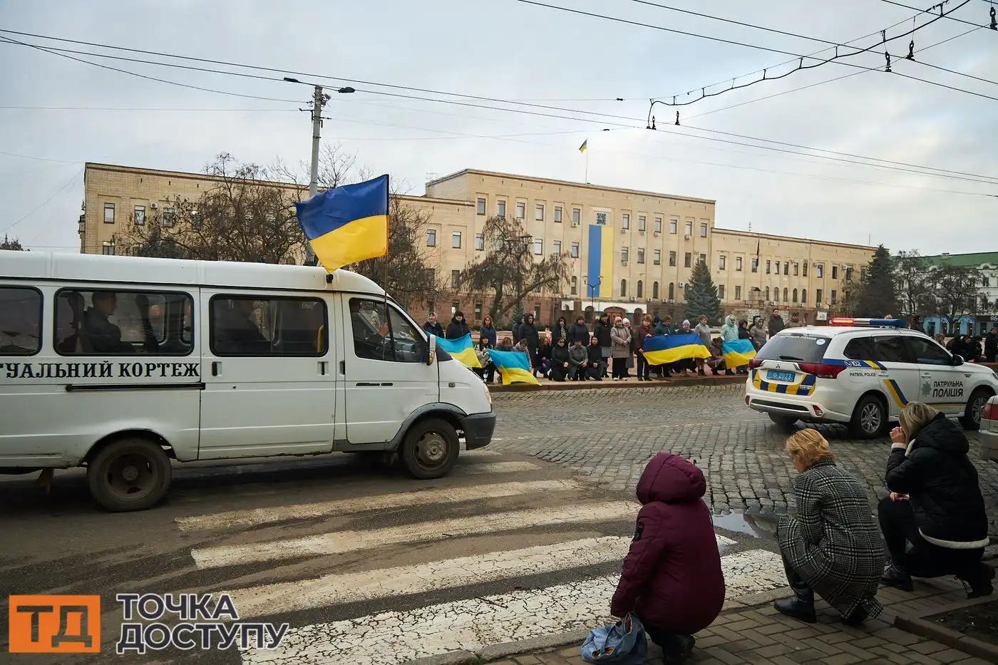 Прощання з трьома військовими у Кропивницькому зібрало рідних, побратимів та небайдужих містян.