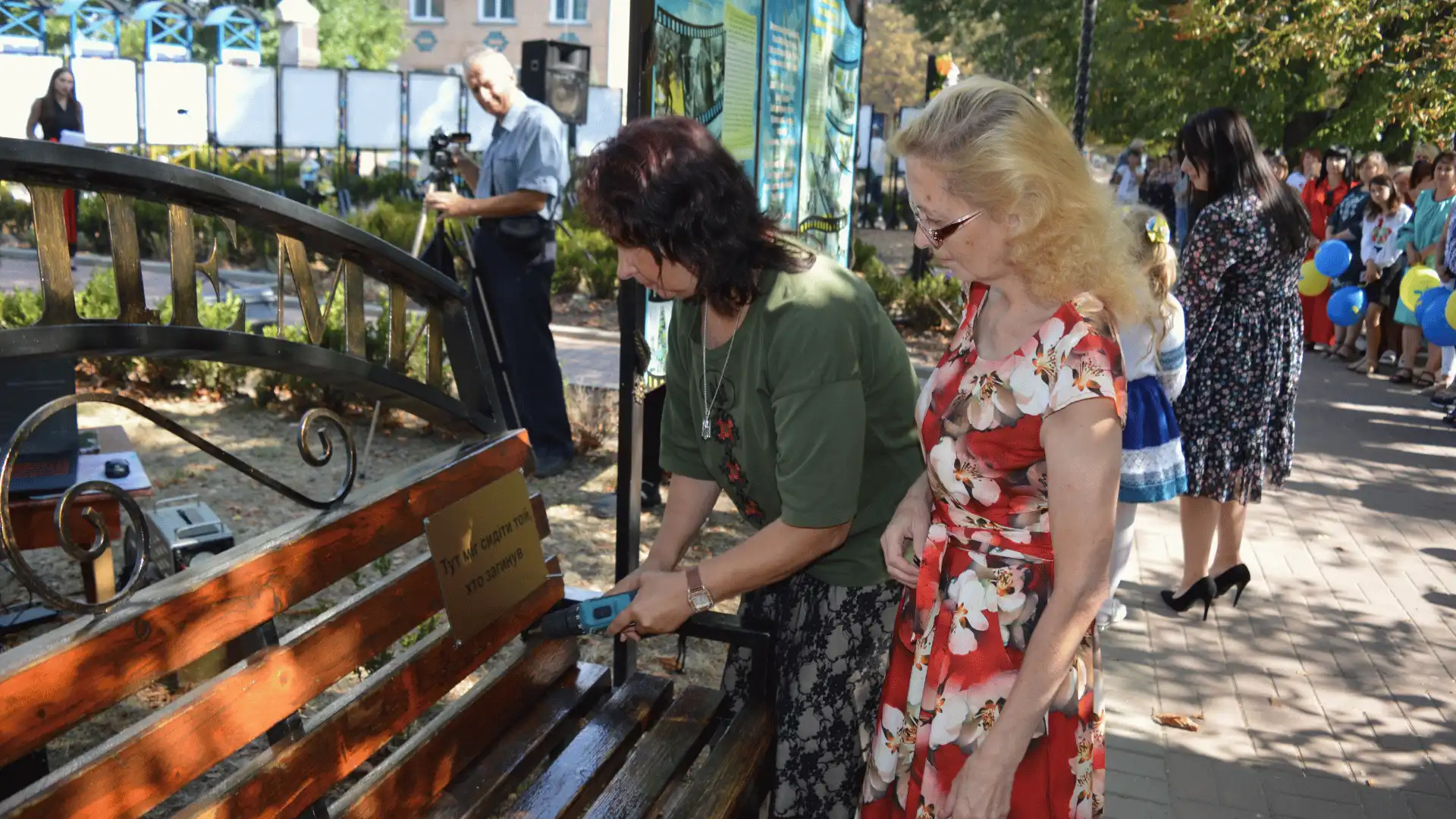 В громаді на Кіровоградщині відкрили лавку пам’яті загиблих захисників