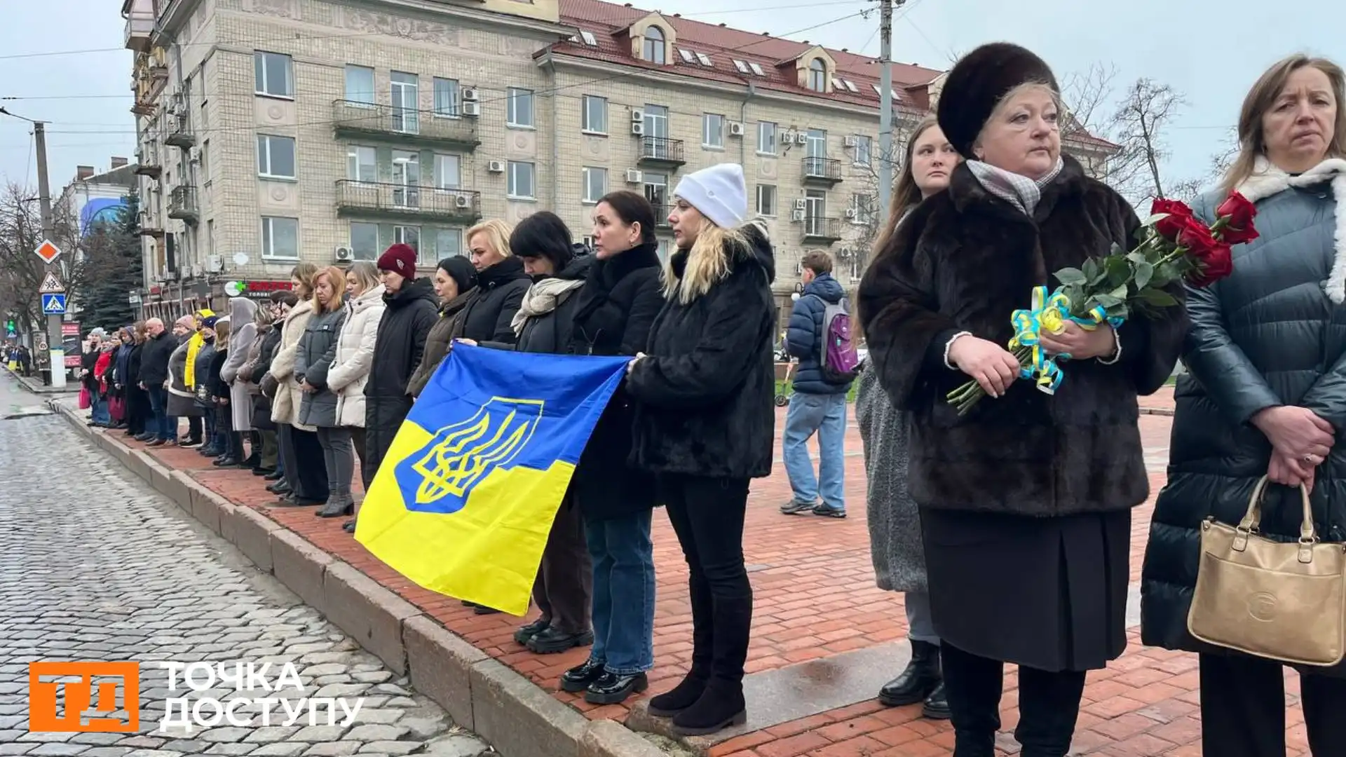 У Кропивницькому попрощалися з чотирма воїнами: в центрі зупинився траурний кортеж