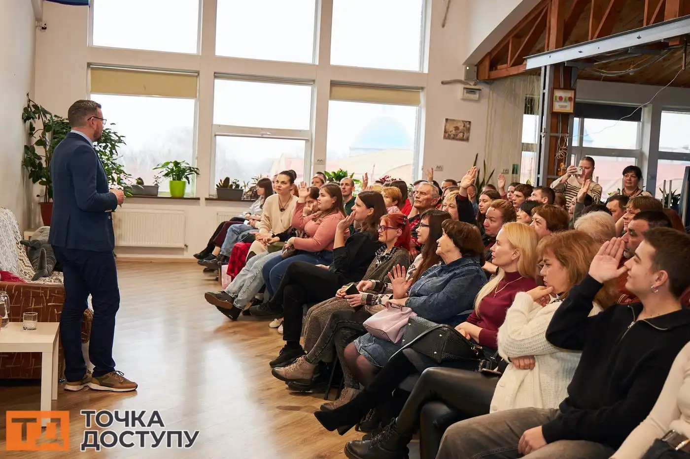 Про нав’язаний “образ жертви” та міфи про українську історію: у Кропивницькому виступив Олександр Алфьоров