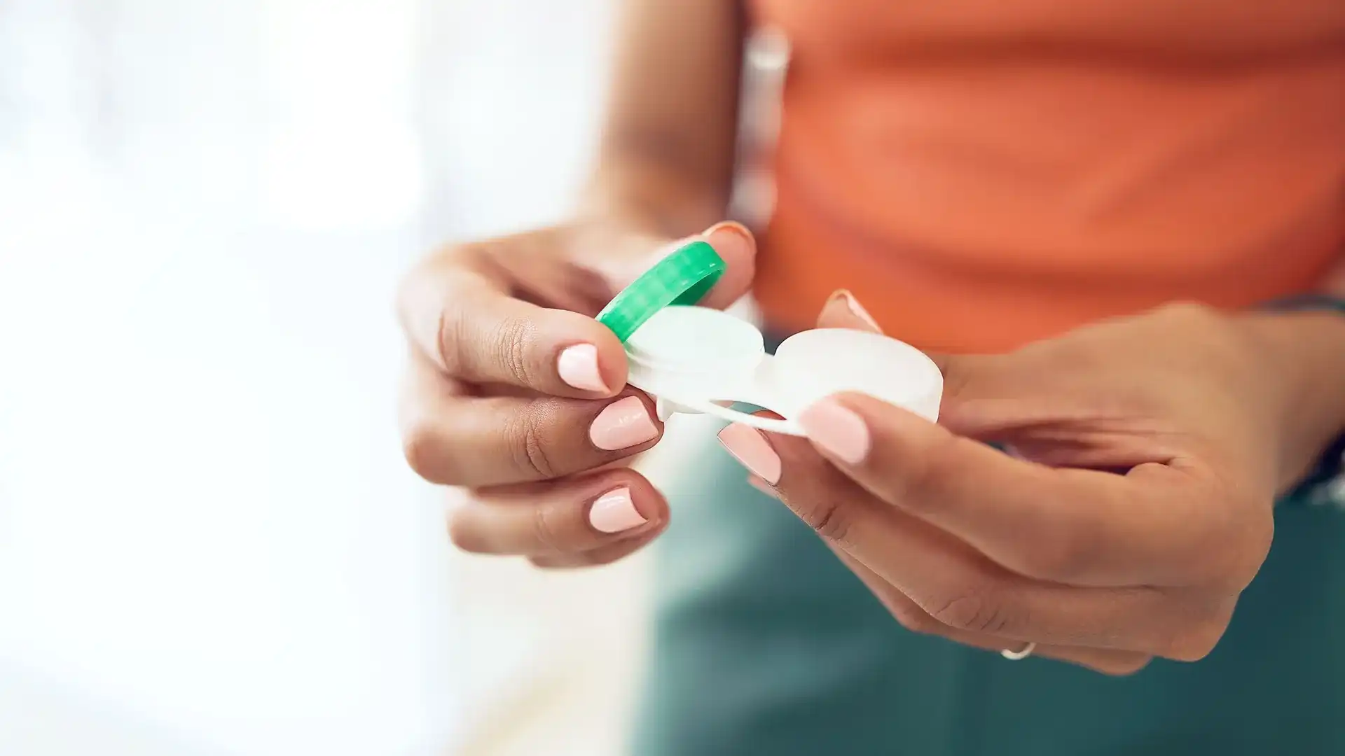 Чому мутніють лінзи