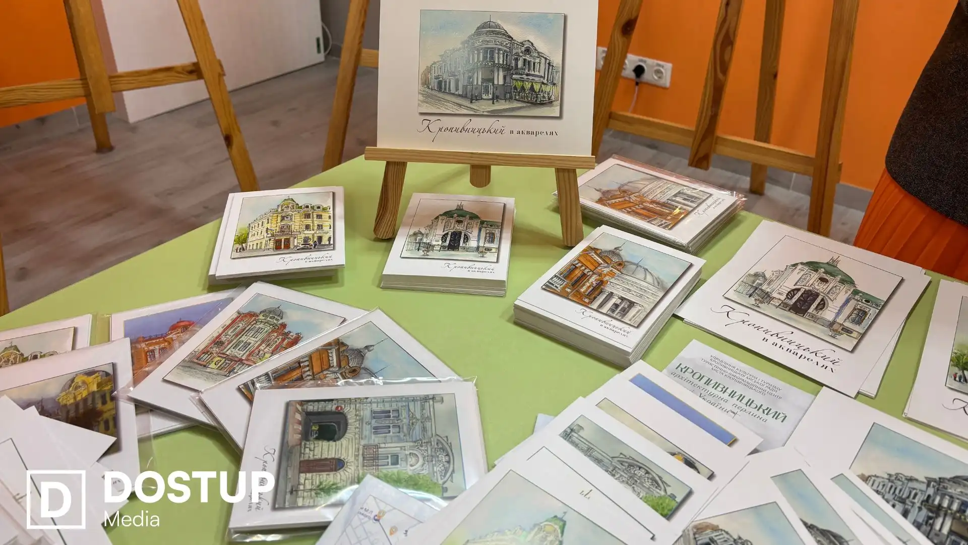 Листівки з малюнками архітектури міста створили у Кропивницькому