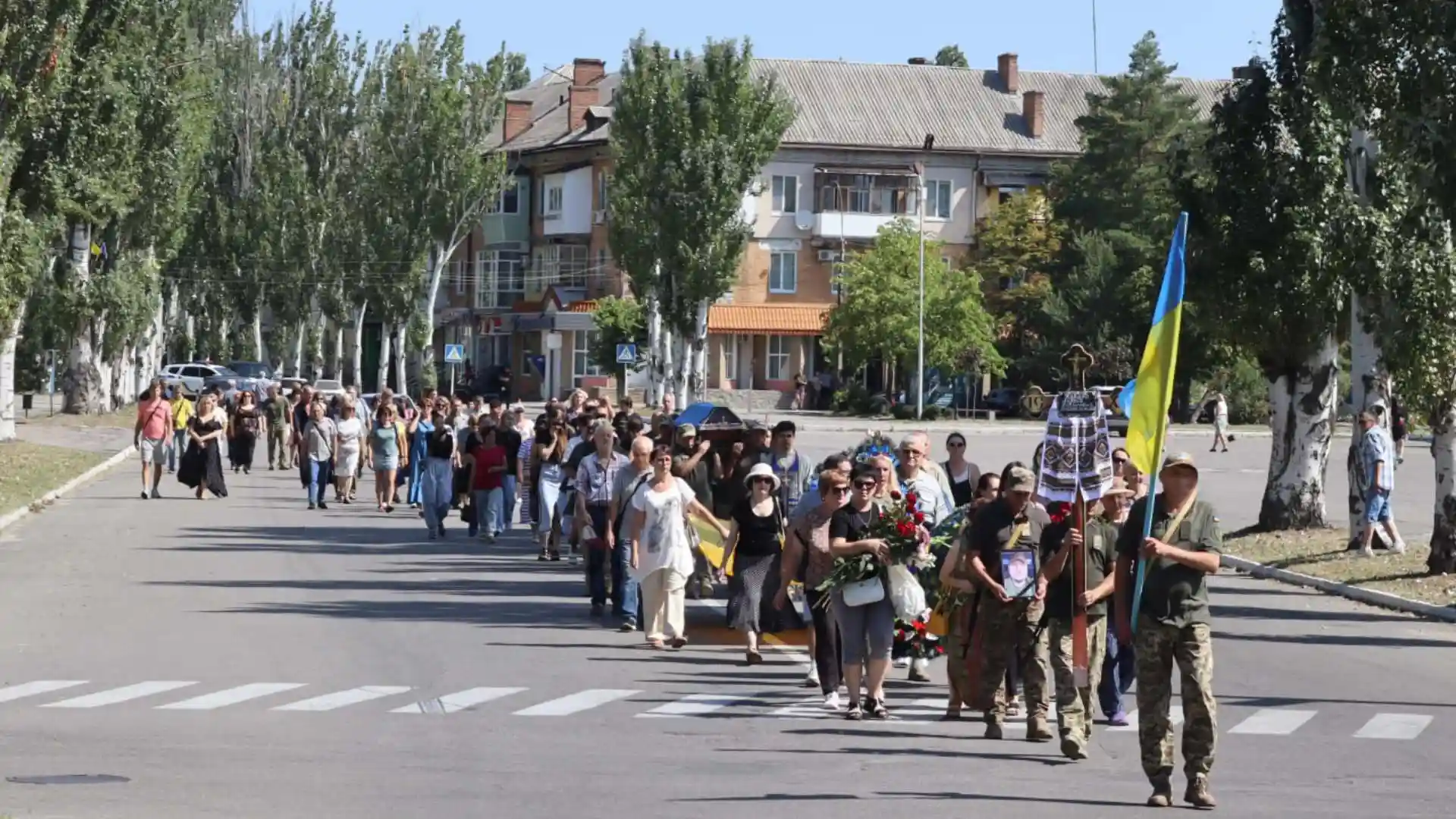 Майже два роки вважався безвісти зниклим: у Світловодську попрощалися із воїном Андрієм Карабо 