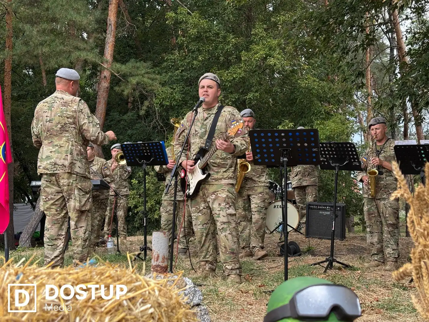 Музиканти оркестру 3-го полку на сцені фестивалю честі та пам'яті в Кропивницькому