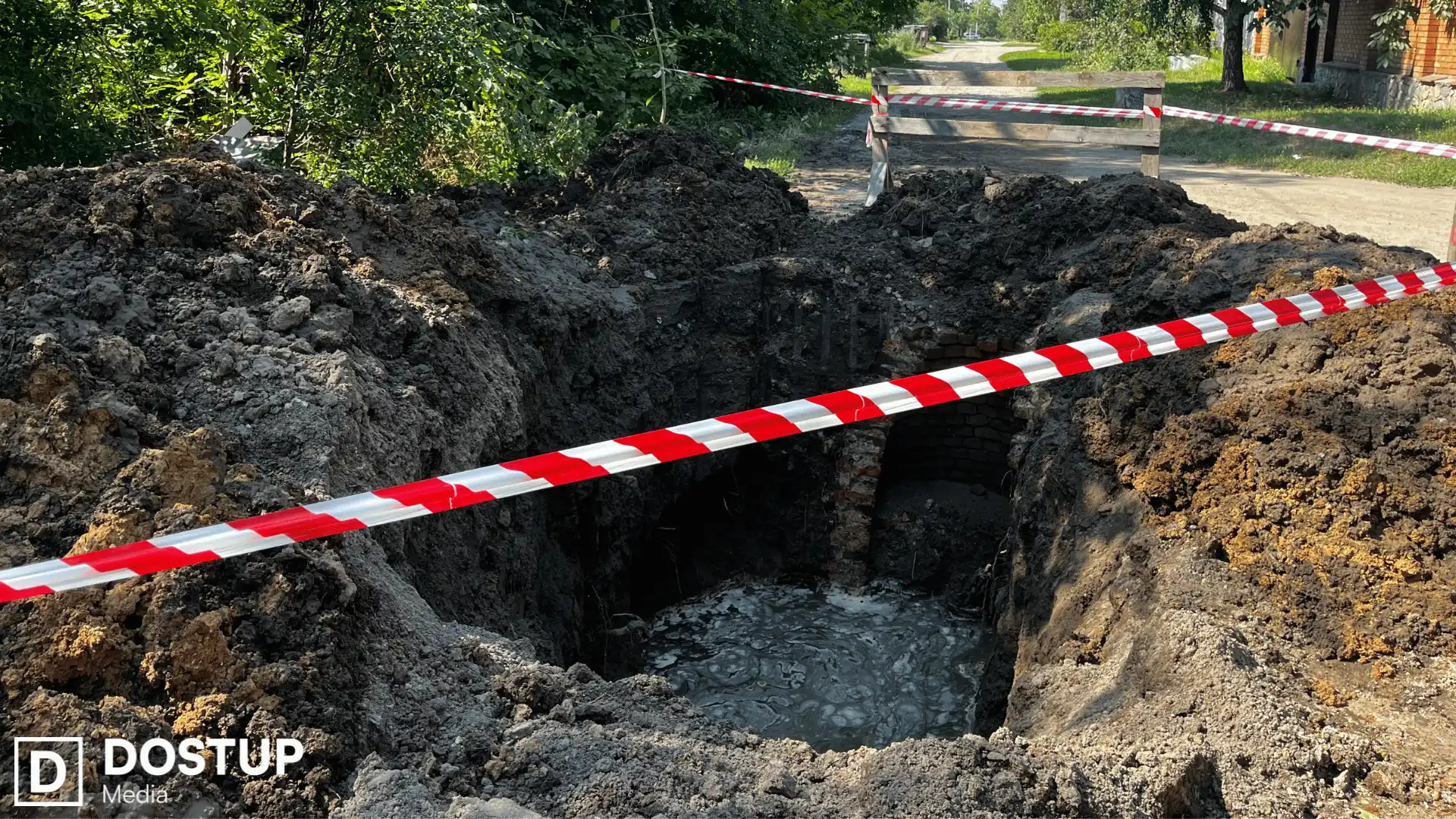 Порив на Кущівці, через який стався зсув грунту і зруйнувало гараж