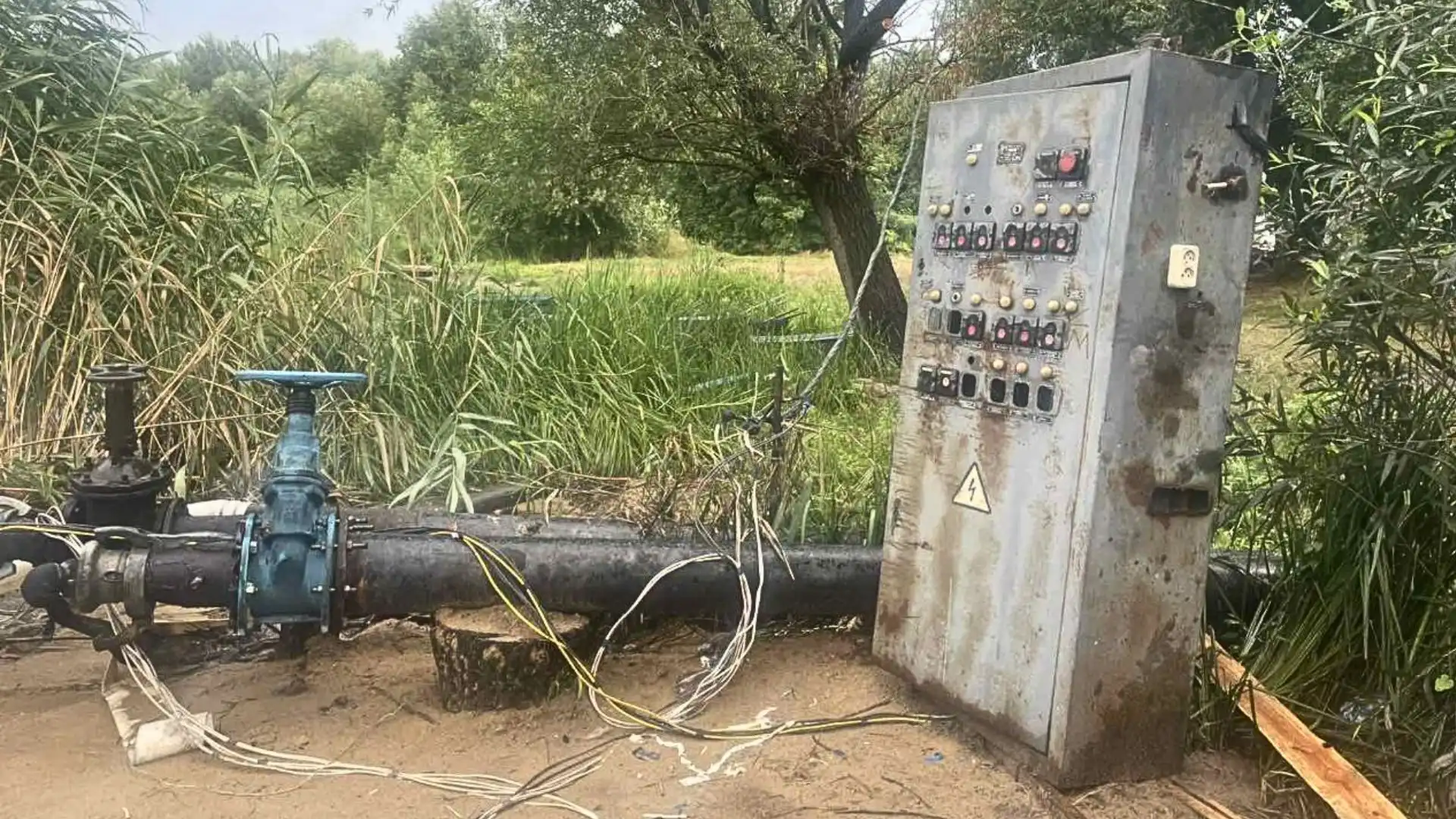 Кіровоградщина: на березі Південного Бугу знайшли незаконну насосну станцію та сліди забруднення