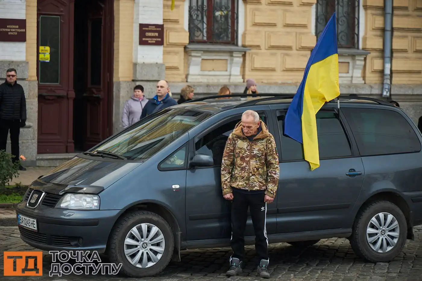 У центрі Кропивницького лунали слова скорботи під час прощання з трьома загиблими військовими.