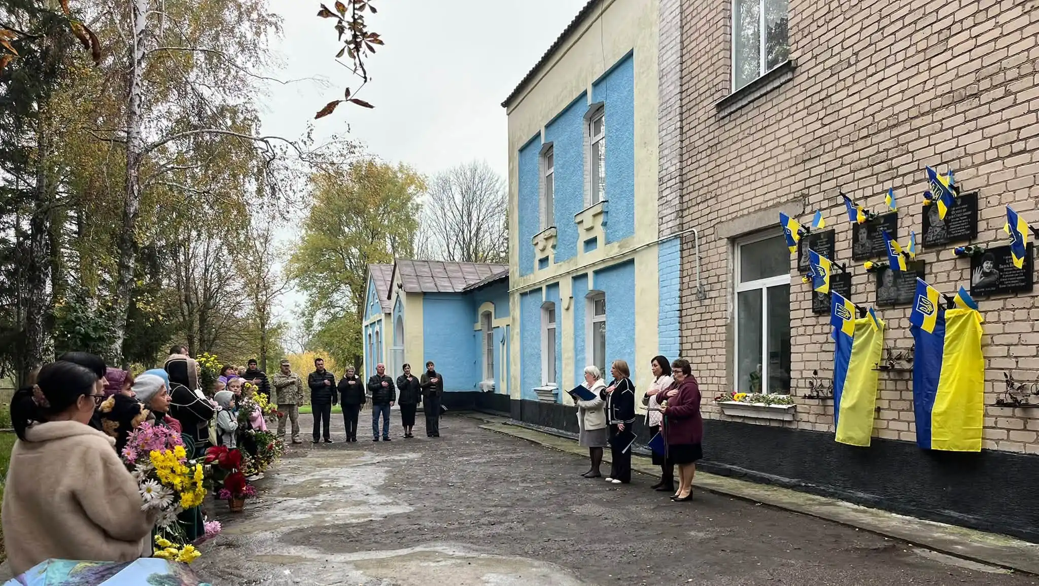У Кам'янецькій громаді відбулося урочисте відкриття меморіальних дошок братам Євгенію та Артему Шиянам.