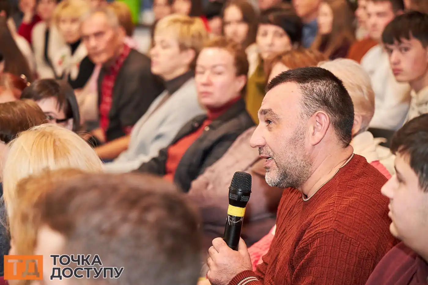 Про нав’язаний “образ жертви” та міфи про українську історію: у Кропивницькому виступив Олександр Алфьоров