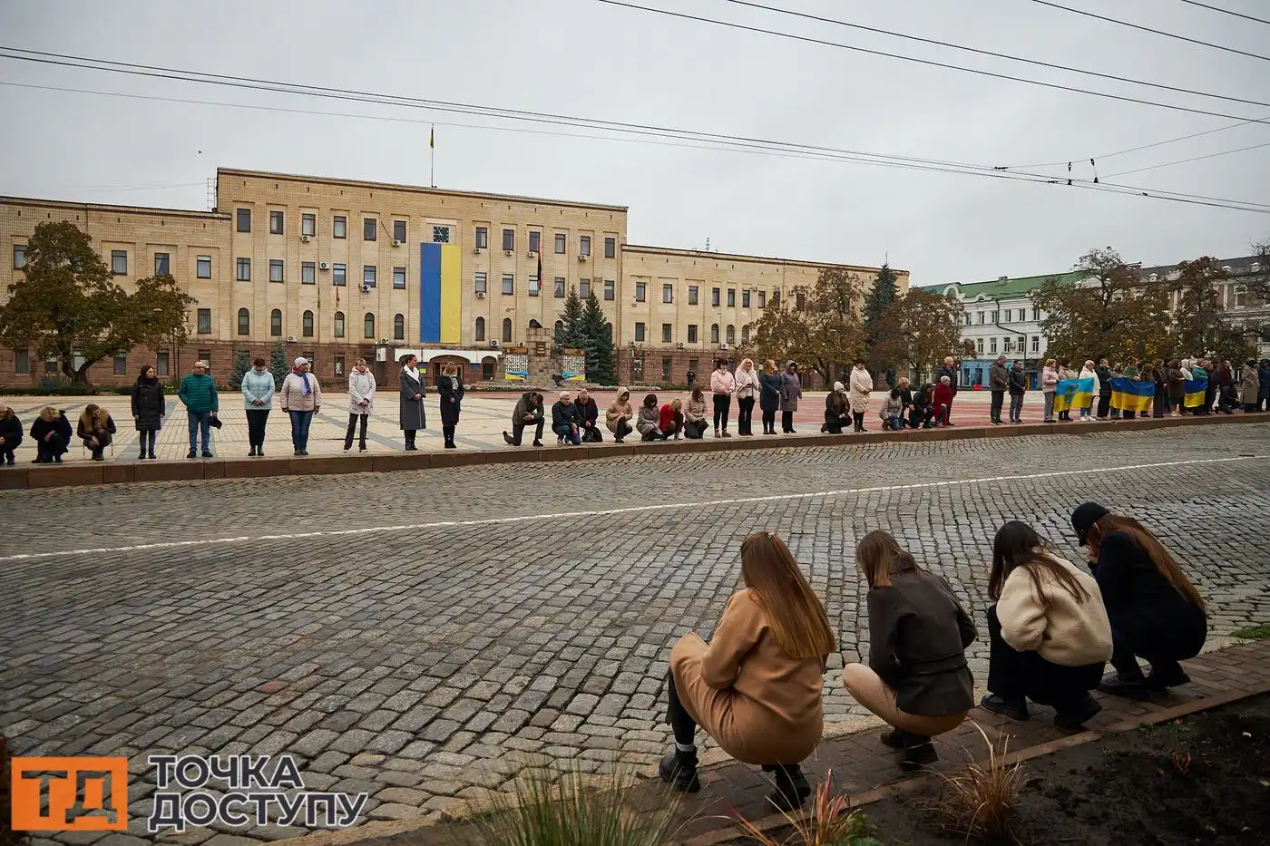 У Кропивницькому відбувся траурний мітинг-прощання із захисником, який загинув під час виконання бойового завдання.