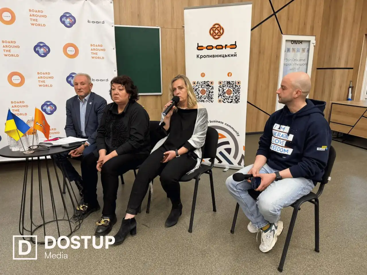 учасники дискусії