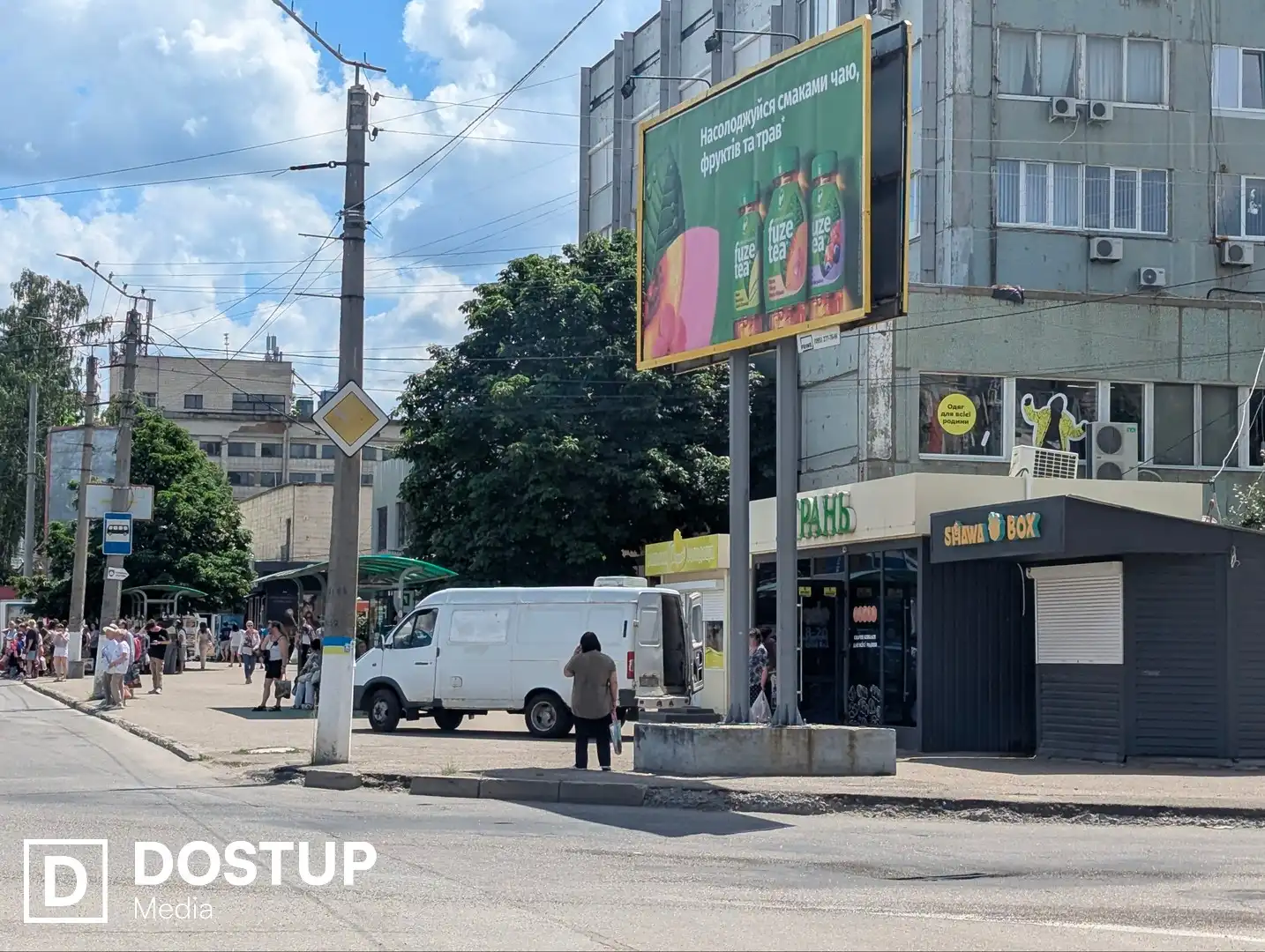 Білборд поблизу площі Богдана Хмельницького