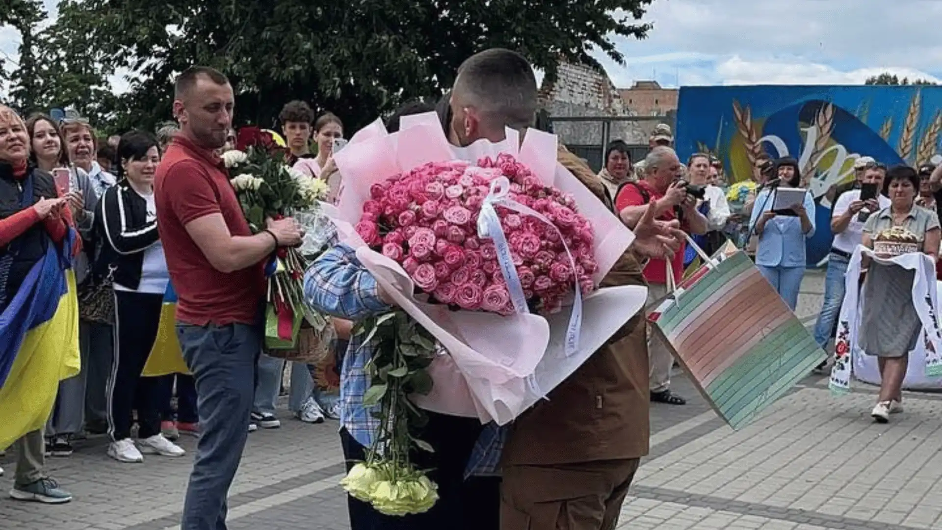 Захисник Ігор Полуєв повернувся додому: його зустріли у Новомиргороді
