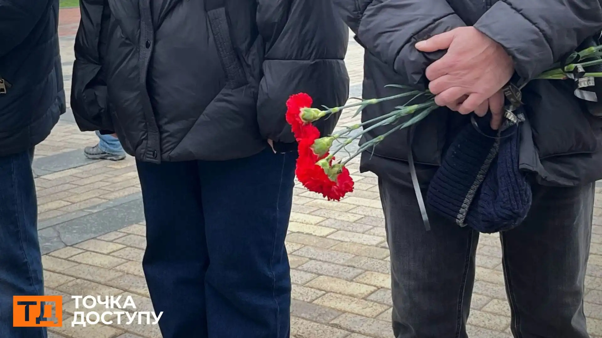 У Кропивницькому попрощалися з чотирма воїнами: в центрі зупинився траурний кортеж