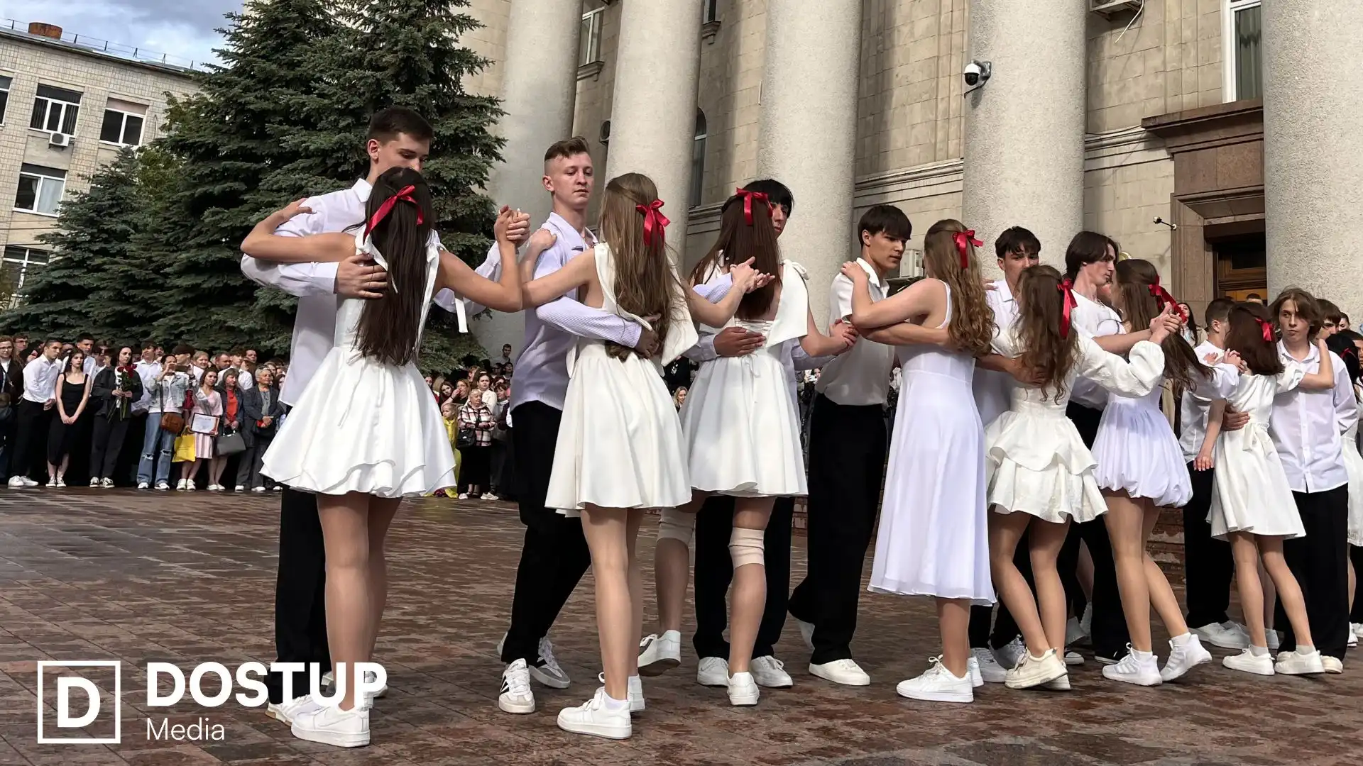 Фестиваль випускних вальсів відбувся у Кропивницькому (ФОТО)