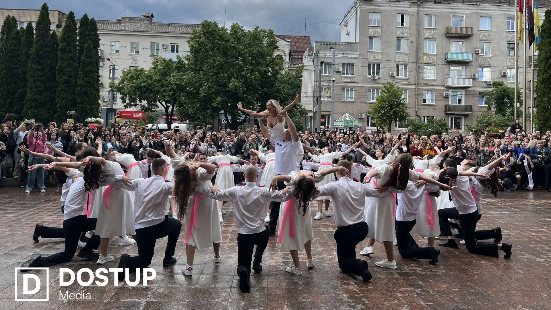 Фестиваль випускних вальсів відбувся у Кропивницькому (ФОТО)