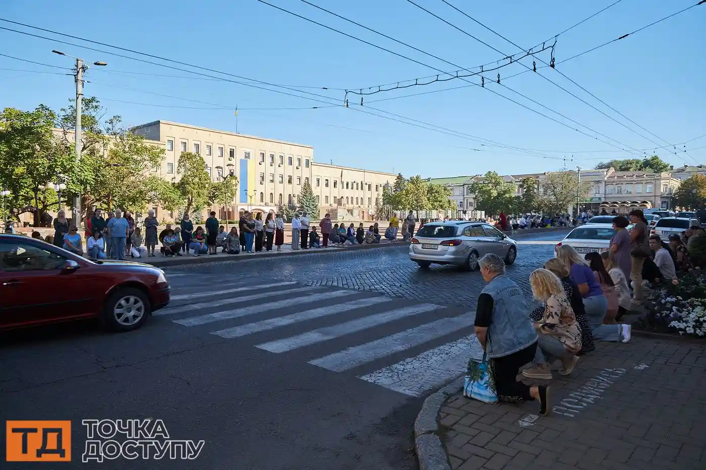 У центрі Кропивницького пройшла жалобна церемонія за трьома Героями України.