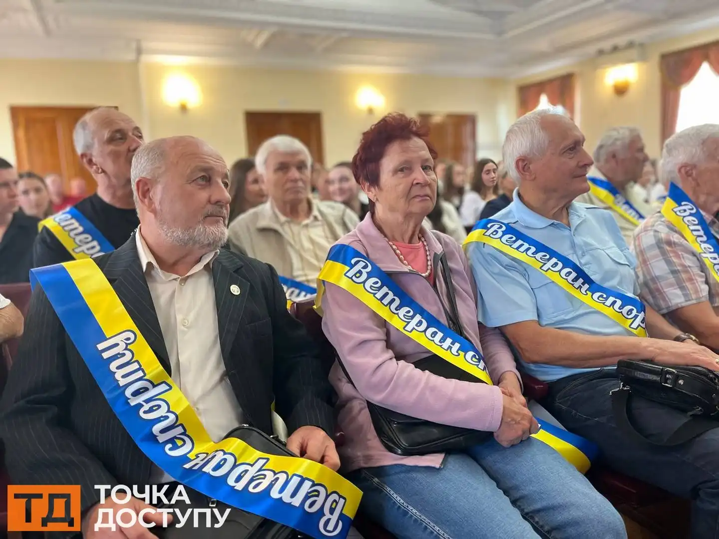 Вперше спортсменам до 18 років у Кропивницькому вручили гроші сертифікати