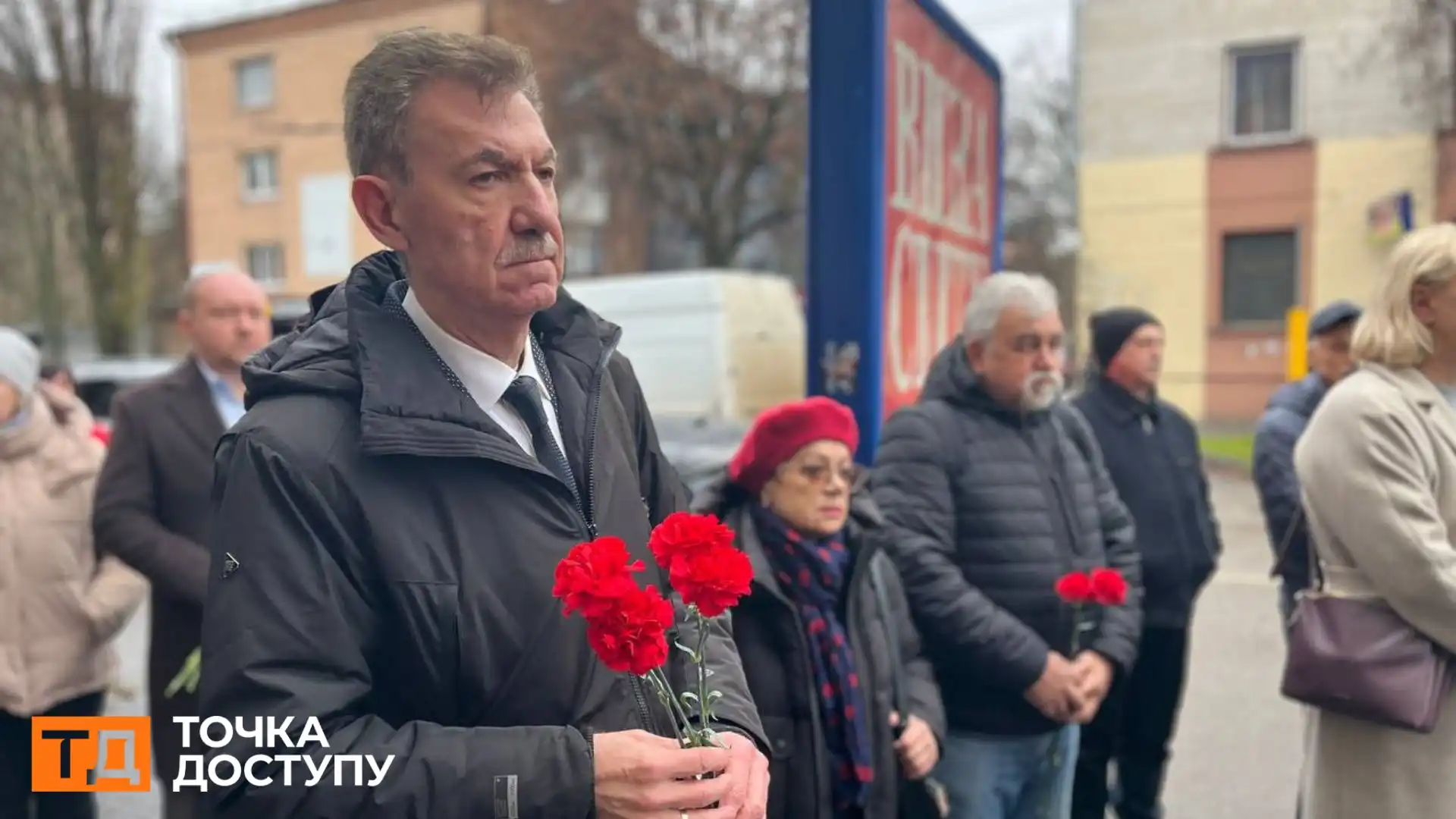 До 100-річчя з дня народження: пам’ятну дошку артисту Анатолію Кривохижі встановили у Кропивницькому