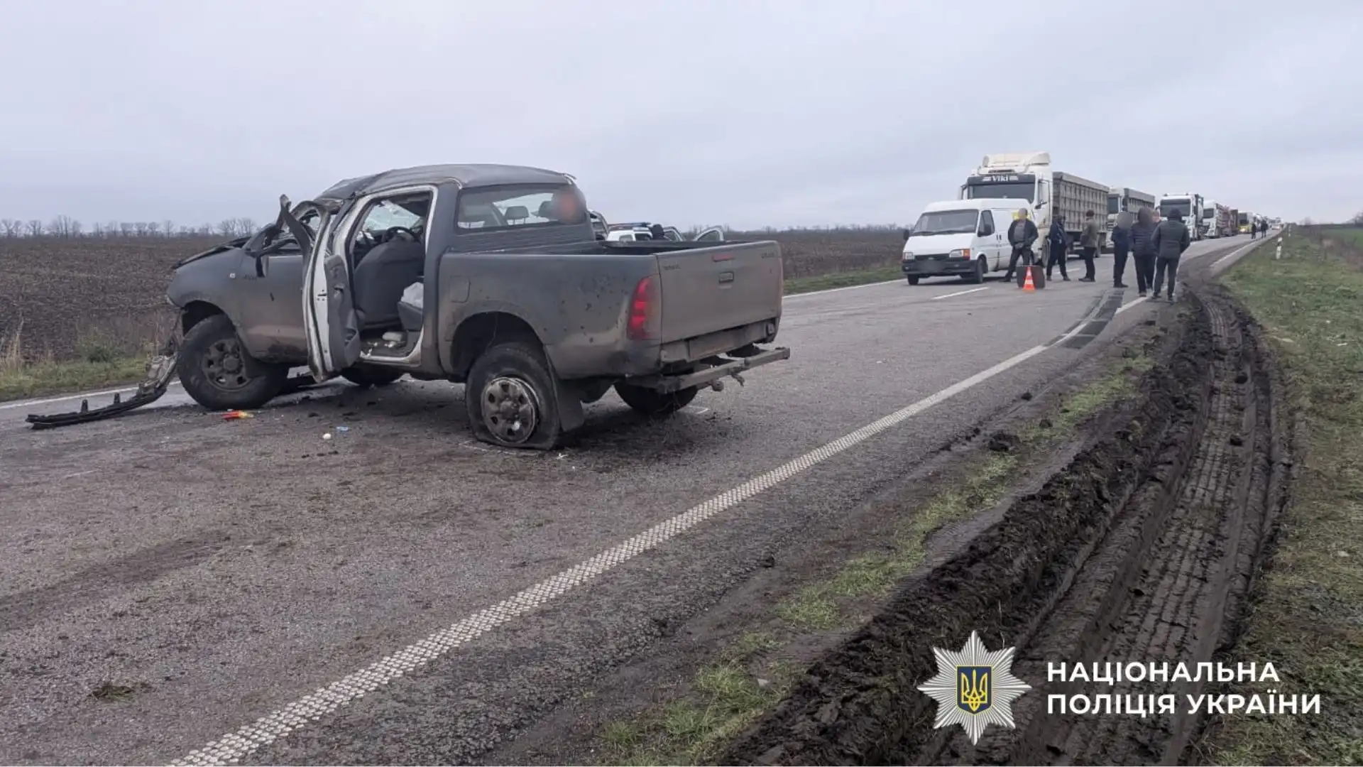 Перекинулася автівка на трасі Кіровоградщини: двоє людей отримали травми