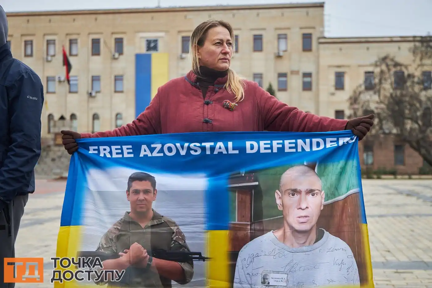 Зоя Лебідь прийшла на акцію з портретом Ярослава Безменого, якого засудила Росія