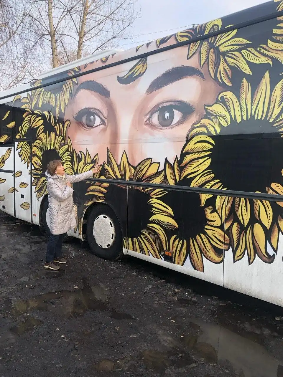 Жителів Кіровоградщини закликали підтримати петицію про присвоєння звання Героїні України парамедикині Наталії Фраушер