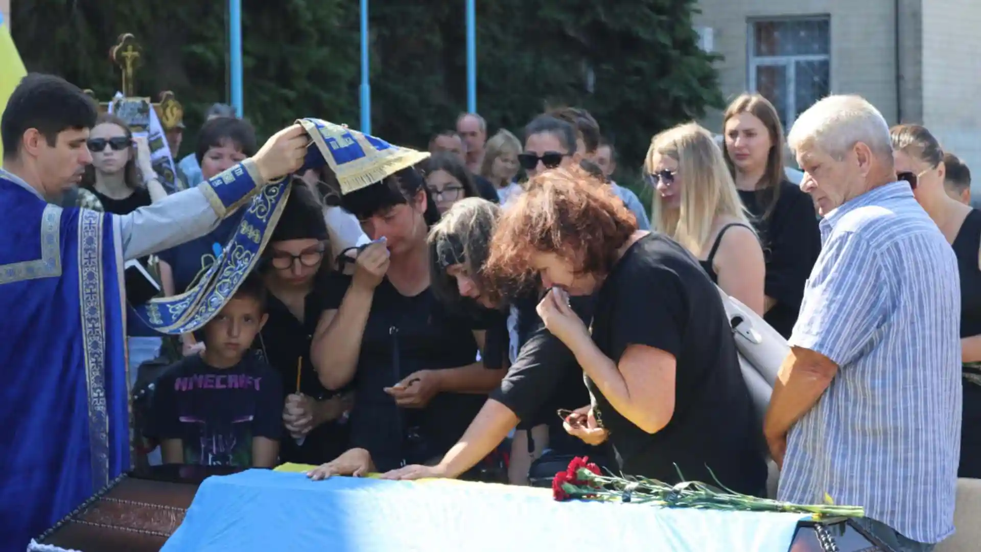 Майже два роки вважався безвісти зниклим: у Світловодську попрощалися із воїном Андрієм Карабо 