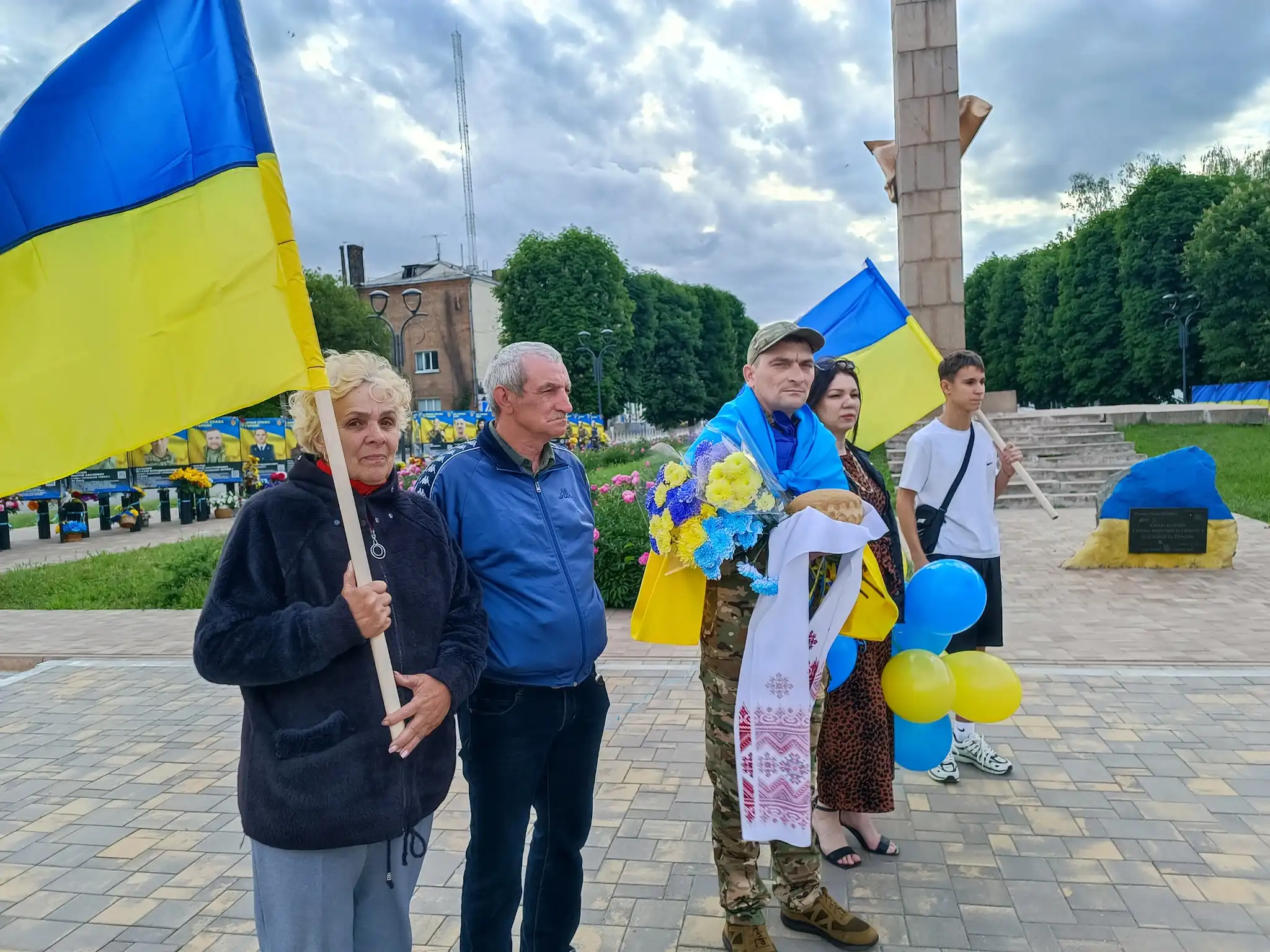 захисник Валерій Приходченко повернувся додому