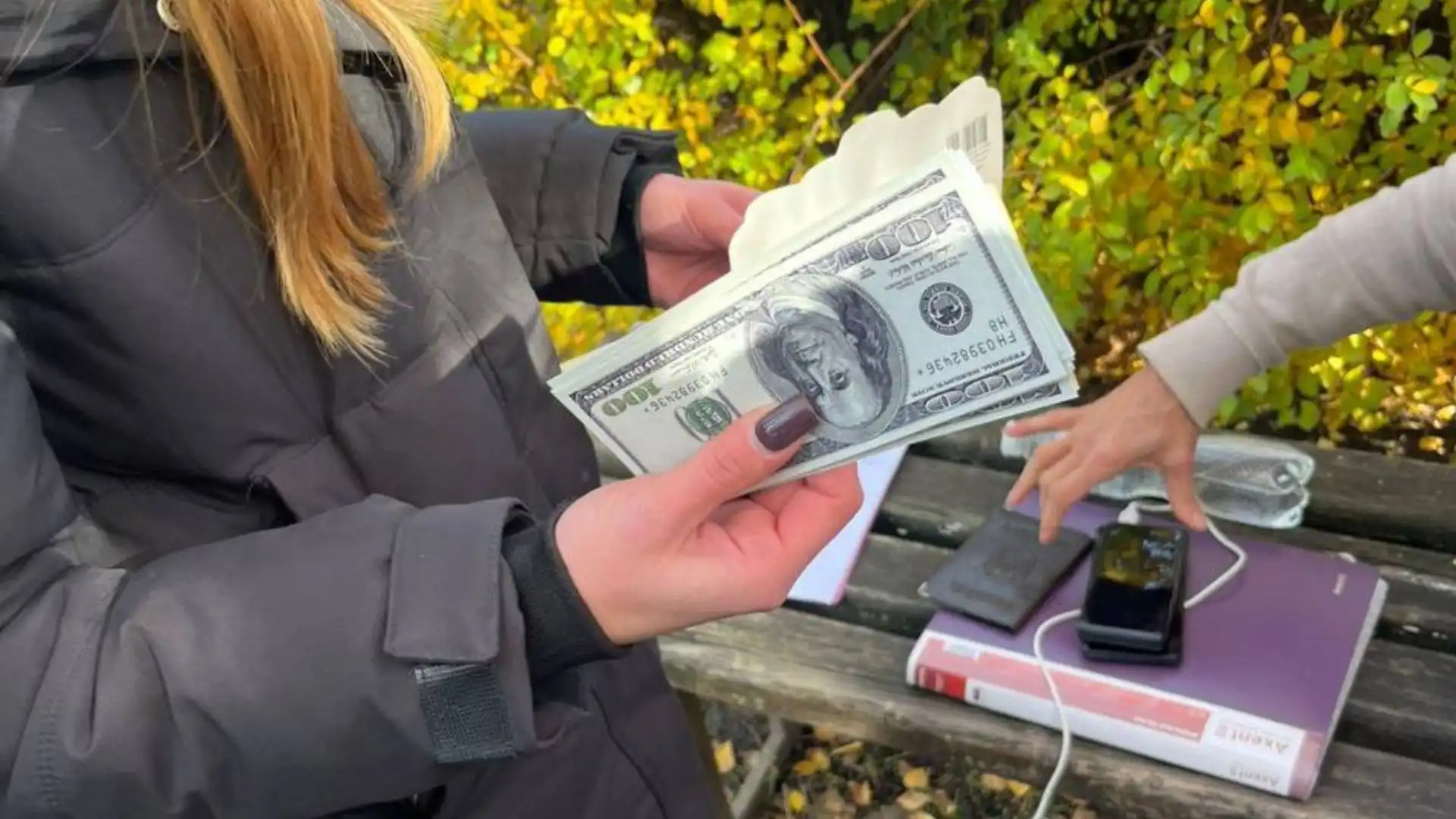 Пропонувала одружитись: жительку Кропивницького підозрюють у створенні схеми переправлення чоловіків за кордон