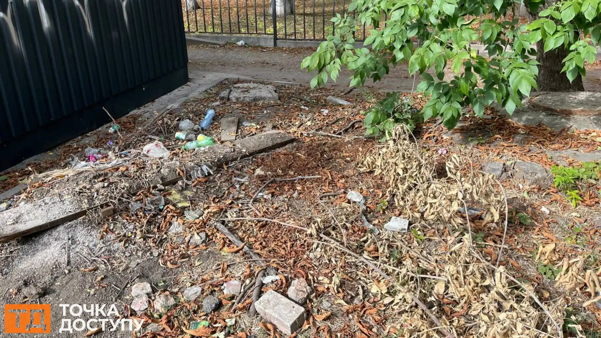 На Героїв-рятувальників у Кропивницькому встановили новий МАФ і попиляли дерева поруч: що каже міськрада