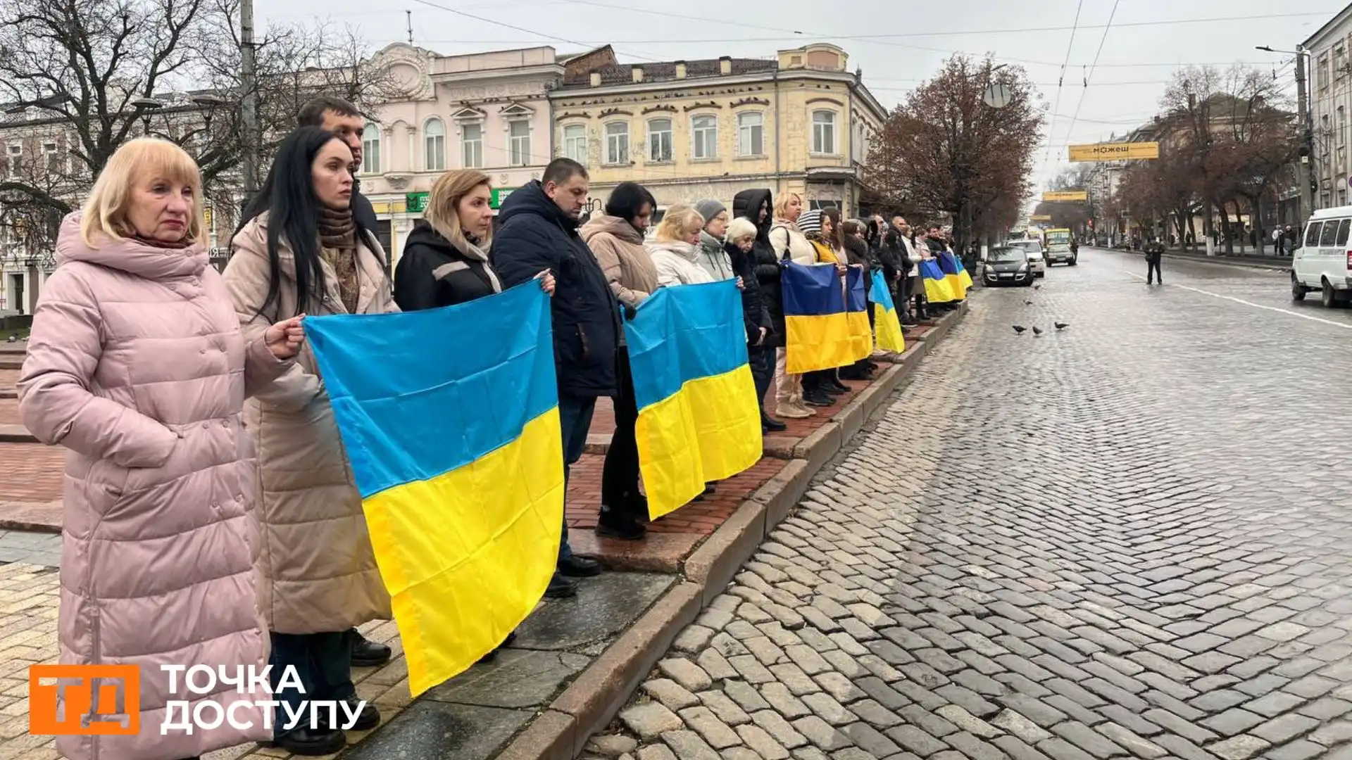 У Кропивницькому попрощалися з чотирма воїнами: в центрі зупинився траурний кортеж