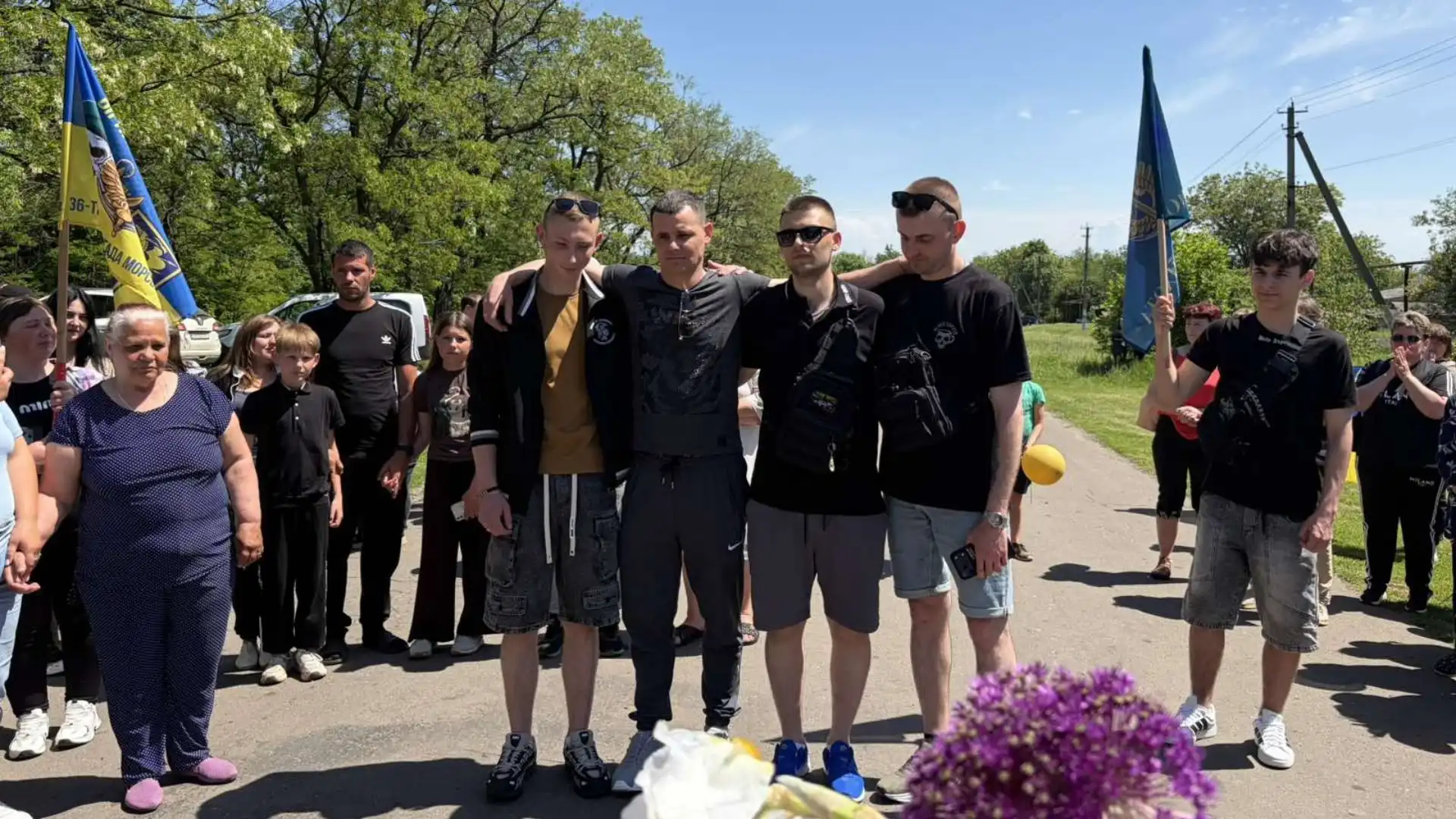 У селі Новоігорівка на Кіровоградщині зустріли захисника Володимира Беца, який повернувся з російського полону після понад 4 років.