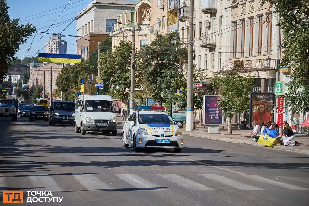 Жителі Кропивницького зібралися на центральній площі, щоб провести в останню путь захисника.