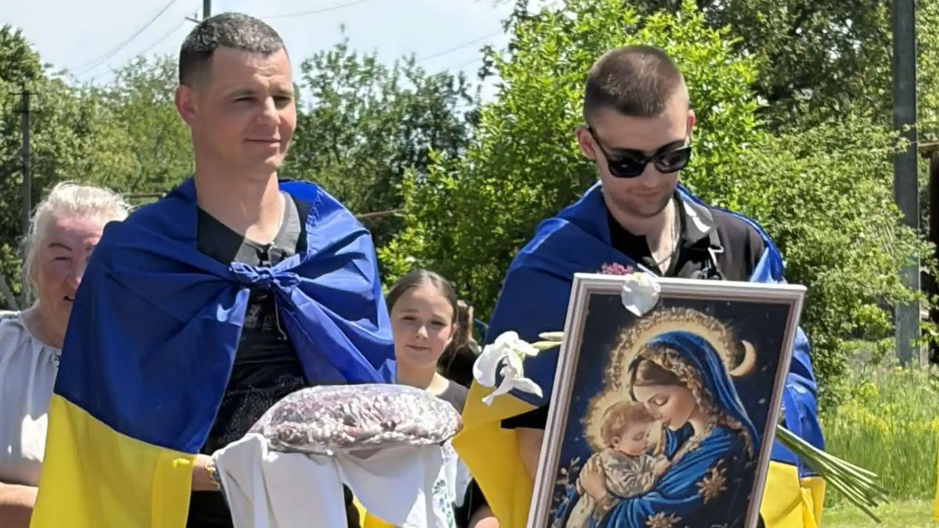 У селі Новоігорівка на Кіровоградщині зустріли захисника Володимира Беца, який повернувся з російського полону після понад 4 років.