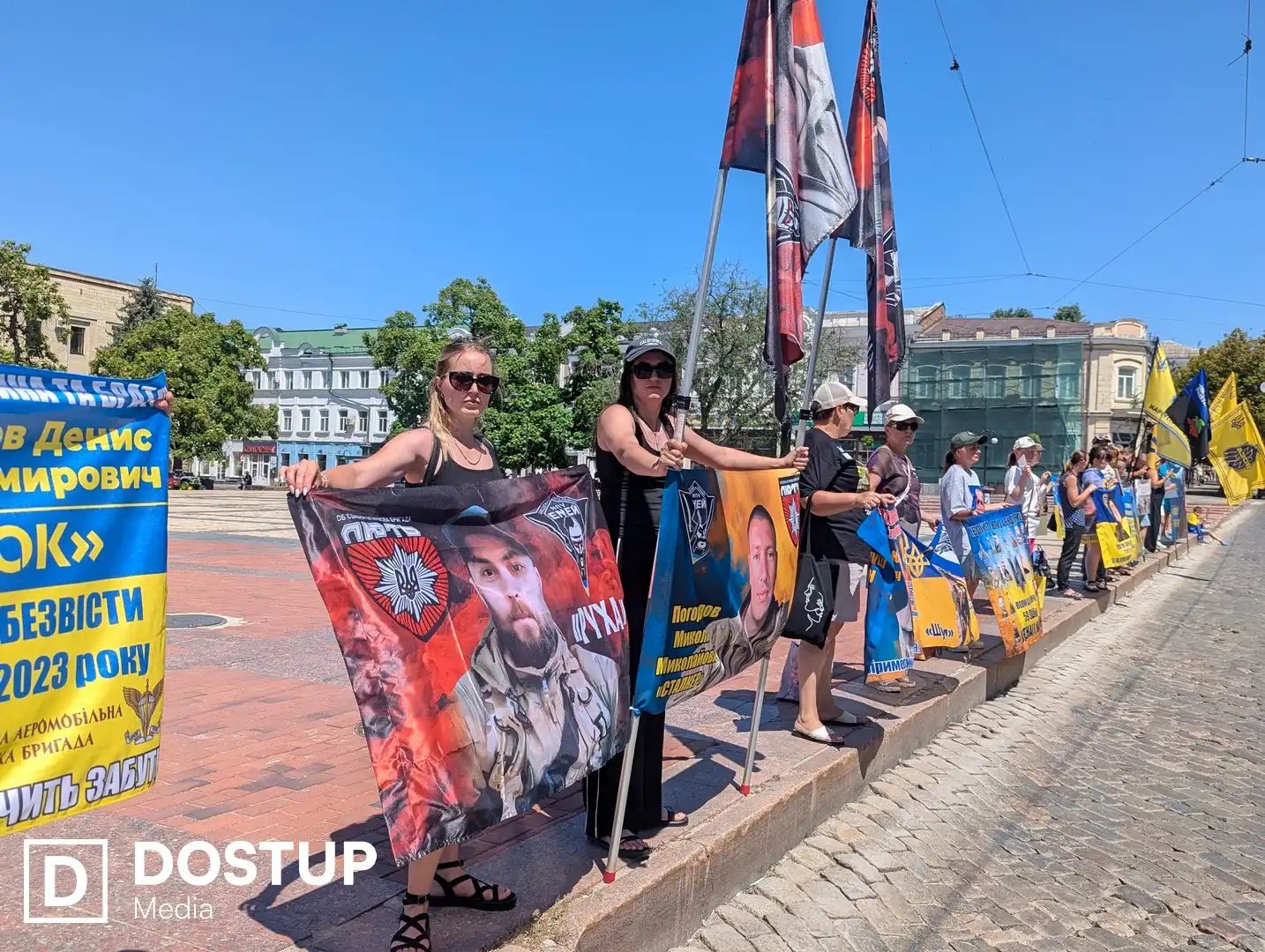 Родини українських захисників на акції в центрі Кропивницького
