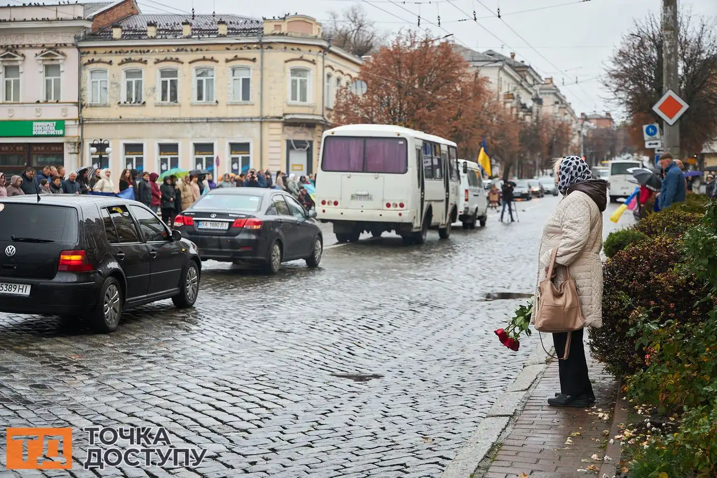 У Кропивницькому пролунали слова подяки та скорботи під час прощання з героями.